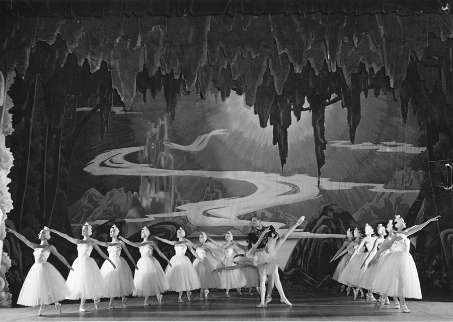 Early performance of Swan Lake, Act II in 1953. Eva von Gencsy and Arnold Spohr with the Company. Photo: Phillips-Gutkin 